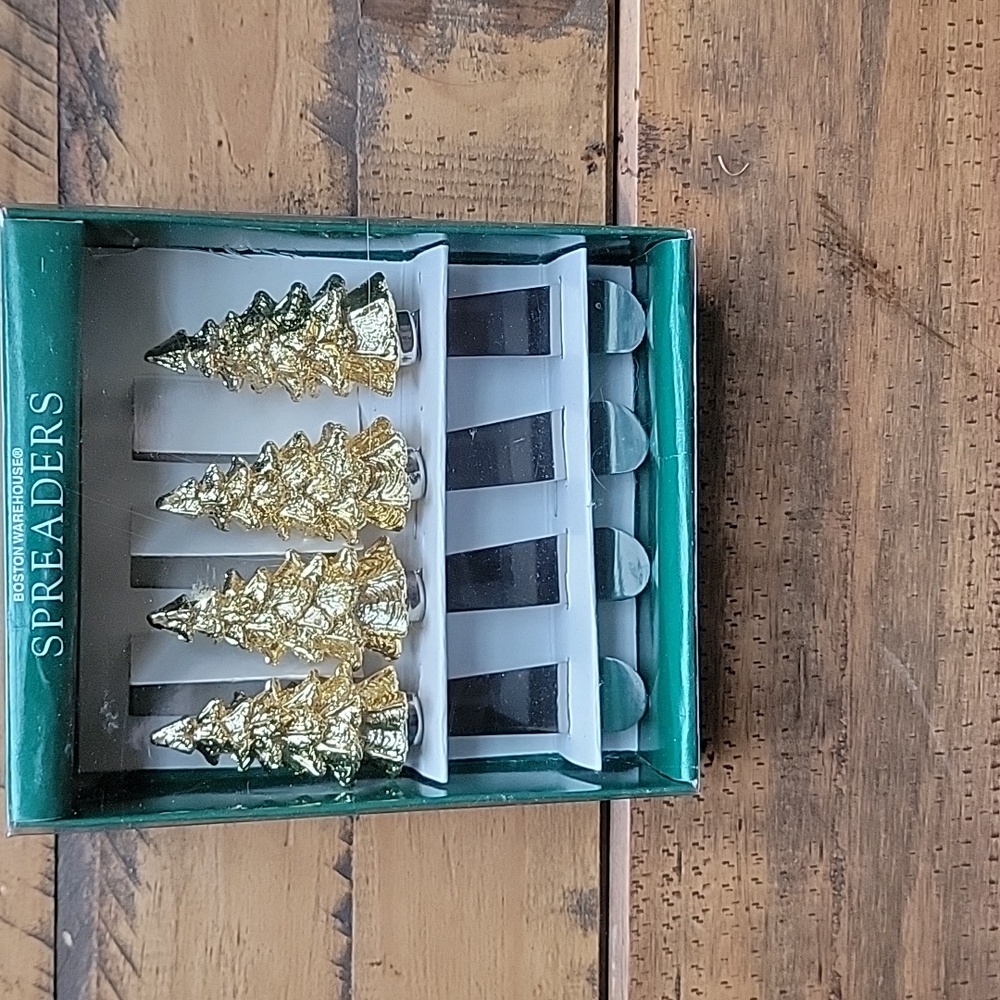 Boston Warehouse Gold Tree Spreaders Set